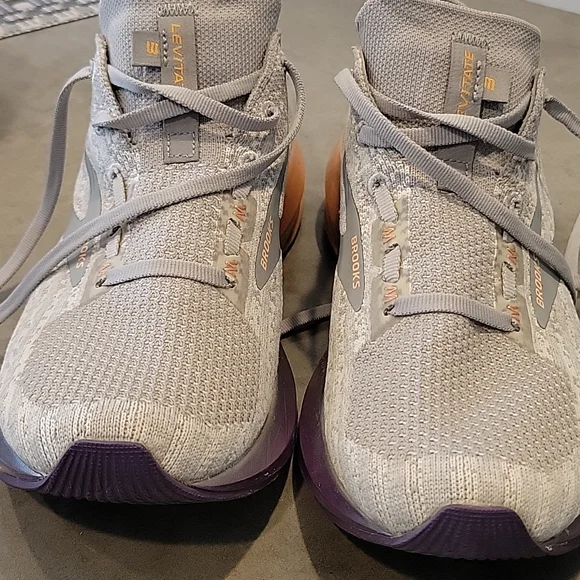 WOMEN'S Brooks LEVITATE 3 running shoes  size 8 GREY - Picture 5 of 10